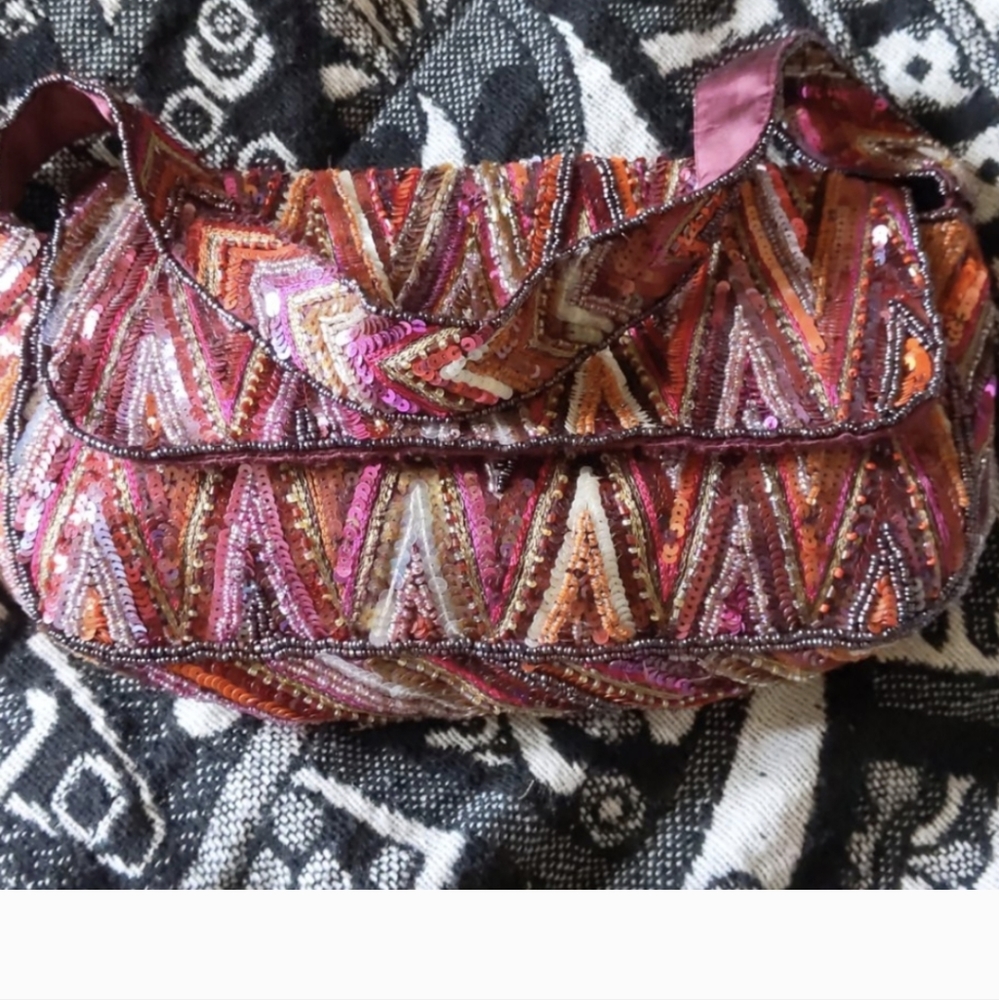 Monoon Sequence Purse - Picture 9 of 9